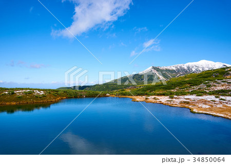 鏡池と当麻岳 安足間岳 鏡池と当麻岳 安足間岳 34850064