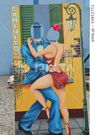 ブエノスアイレス、タンゴ発祥の地カミニートの顔出しパネル 34852751