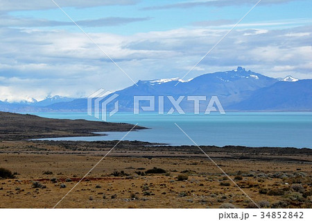 カラファテ、アルヘンティーノ湖とアンデスの山々 34852842