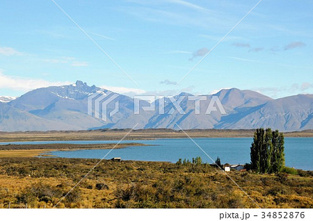 カラファテ、アルヘンティーノ湖とアンデスの山々 34852876