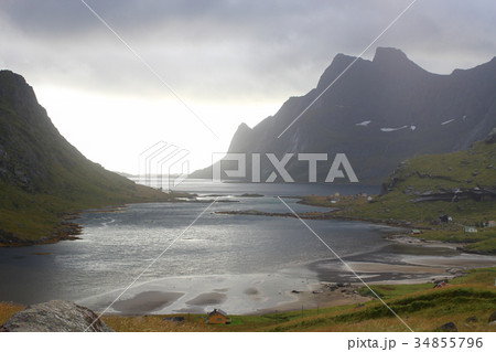 ロフォーテンのフィヨルド全景 34855796