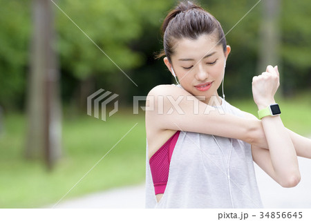 トレーニングをする女性 34856645