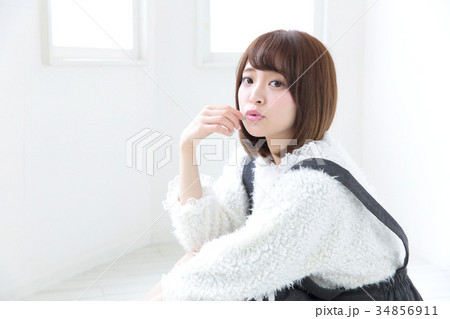 若い女性 ヘアスタイル 若い女性 ヘアスタイル 34856911