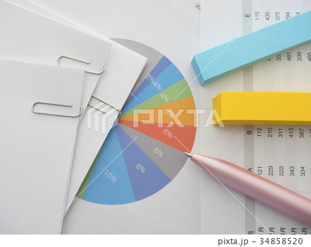 ビジネスイメージ・グラフ・書類・付箋・女性 34858520