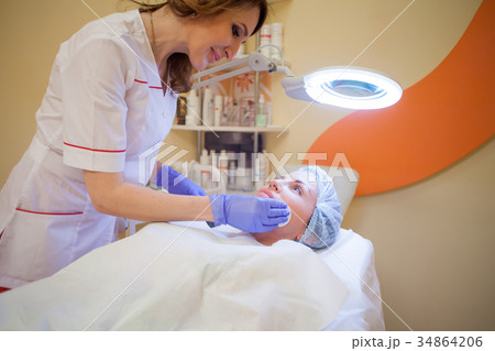 doctor beautician increases lip patient an 34864206