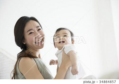 赤ちゃん 幼児 ママ 34864857
