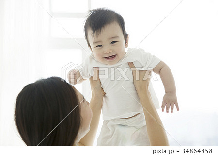 赤ちゃん 幼児 ママ 34864858