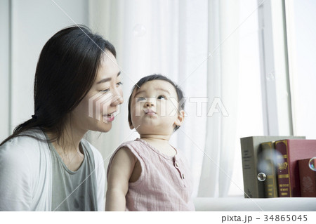 赤ちゃん 幼児 ママ 34865045
