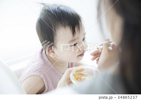 赤ちゃん 幼児 ママ 34865237