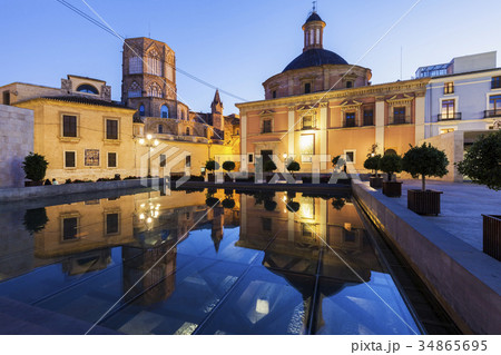 Spain, Valencia, Cathedral de Valencia and Basilica of our Lady of Forsaken at dusk 34865695