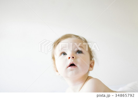 Baby girl (6-11 months) playing in bedroom Baby girl (6-11 months) playing in bedroom 34865792