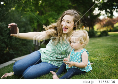 Mother taking selfie with daughter (12-17 months) 34866136