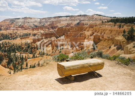USA, Utah, Empty bench in Bryce Canyon National Park 34866205