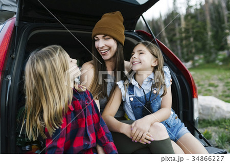 Woman with son (6-7) and daughter (8-9) in back of car 34866227