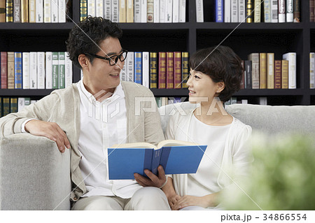 読書 夫婦 ソファ 34866554