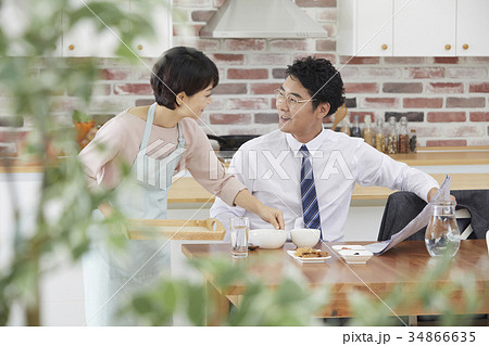 夫婦 サービング 給仕 34866635