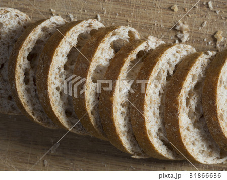 Slices of fresh bread 34866636