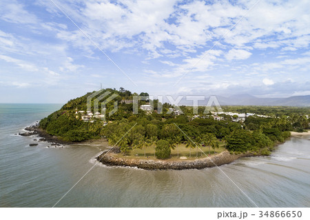 Australia, Queensland, Blue sky over coastline 34866650
