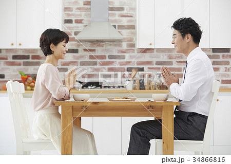祈り 夫婦 手集める 34866816