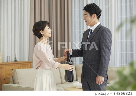 夫婦 ビジネスマン ブリーフケース 34866822