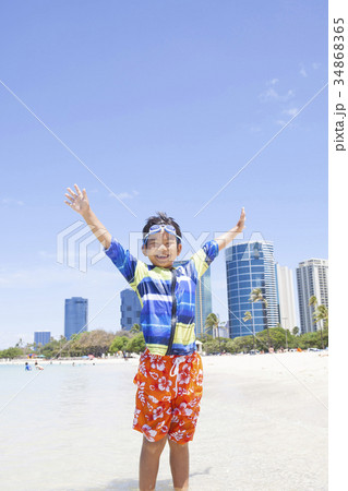 南国のビーチと男の子 34868365