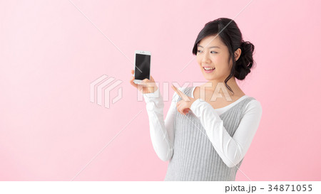 若い女の子　スマートフォン 34871055