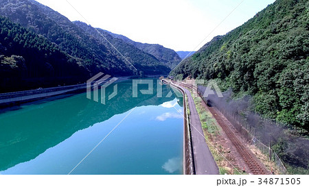 熊本県を流れる日本三大急流の球磨川 球磨川と沿線を走る蒸気機関車の風景の写真素材