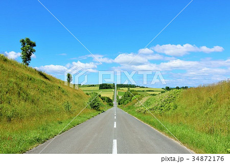 北海道 夏の青空と直線道路の写真素材