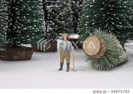 Small people with handsaw cutting 34873702