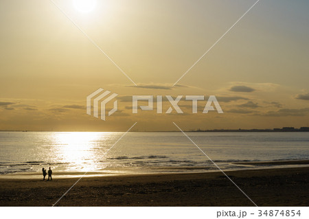 休日の幕張の浜・夕景 34874854