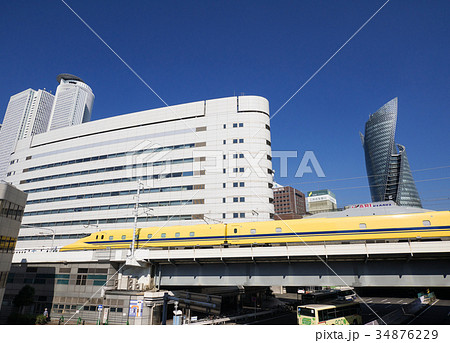名古屋駅付近、太閤通をよぎるドクターイエロー 太閤歩道橋からの景色 名古屋駅付近、太閤通をよぎるドクターイエロー 太閤歩道橋からの景色 34876229