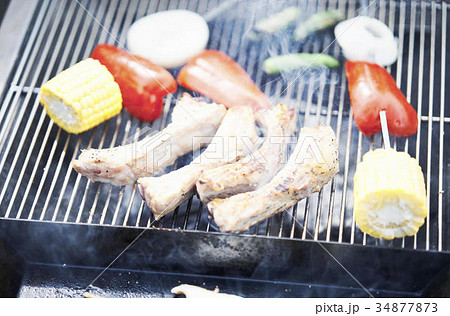 バーベキューを作る 34877873