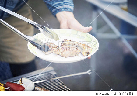 バーベキューを作る バーベキューを作る 34877882