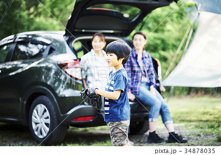 キャッチボールをする男の子 34878035