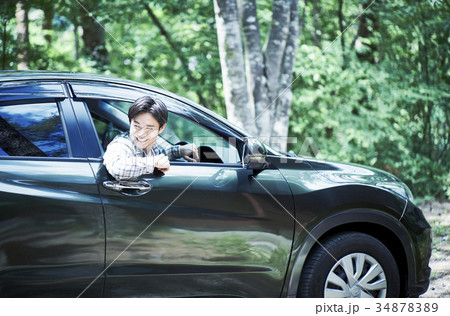 運転をする男性 運転をする男性 34878389