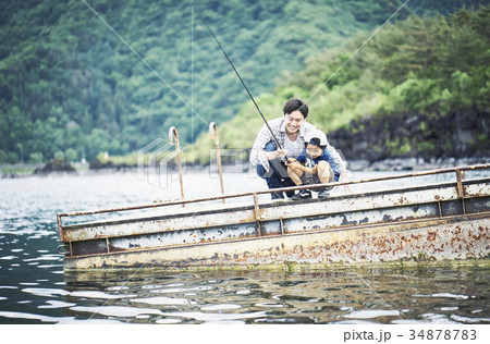 釣りを楽しむ家族 34878783
