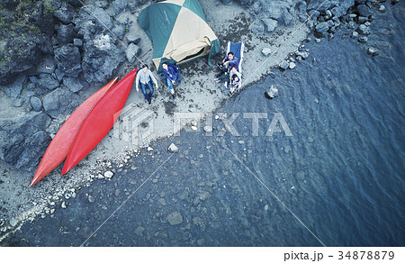 キャンプを楽しむ家族 34878879