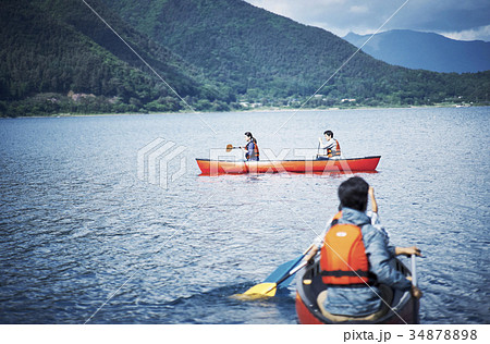 カヌーを漕ぐ家族 カヌーを漕ぐ家族 34878898