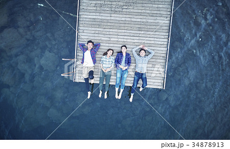 アウトドアを楽しむ人たち アウトドアを楽しむ人たち 34878913