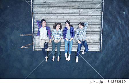 アウトドアを楽しむ人たち 34878919