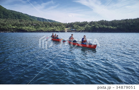 カヌーを漕ぐ家族 カヌーを漕ぐ家族 34879051