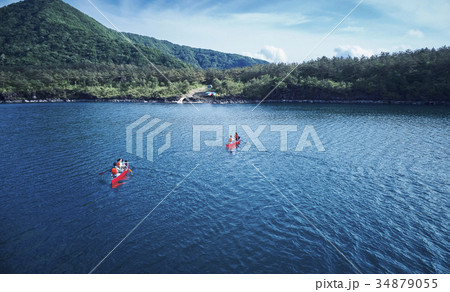 カヌーを漕ぐ家族 34879055