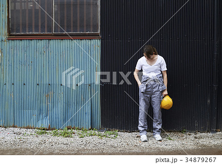 女性作業員 34879267