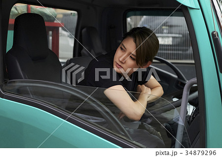 女性作業員 34879296
