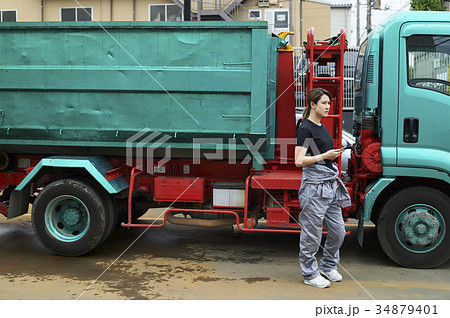 女性作業員 34879401