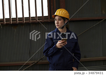 女性作業員 女性作業員 34879431