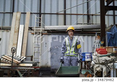 女性作業員 34879462
