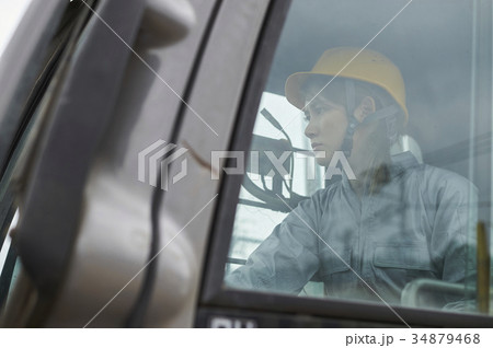 女性作業員 女性作業員 34879468