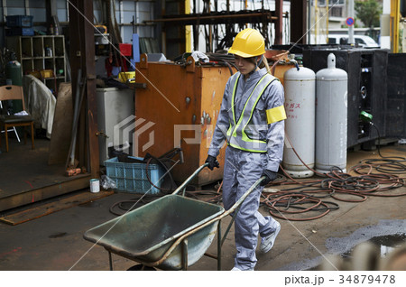 女性作業員 34879478