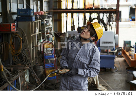 女性作業員 34879531